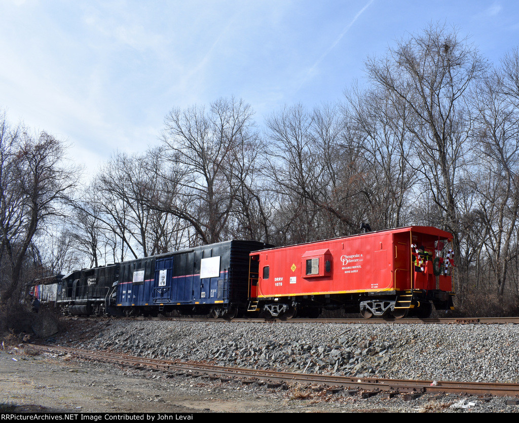 DRRV Caboose # 1078 brings up the rear of the TFT train 